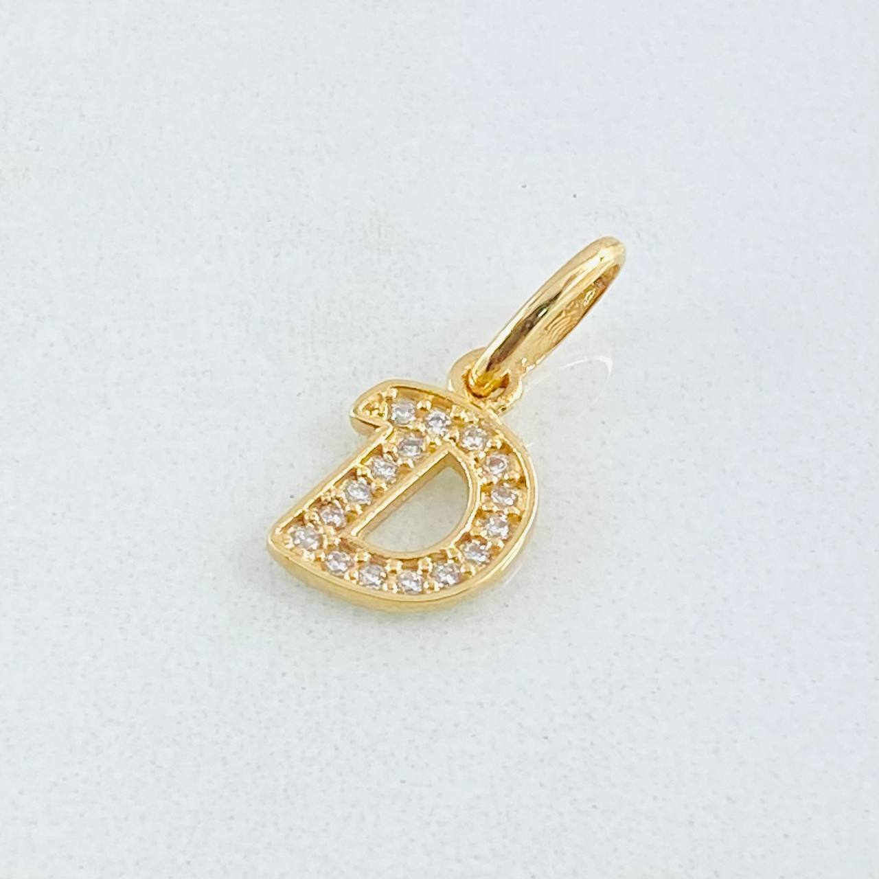 Dije Letra D 0.8gr / 1/2 in / Oro Amarillo 18K