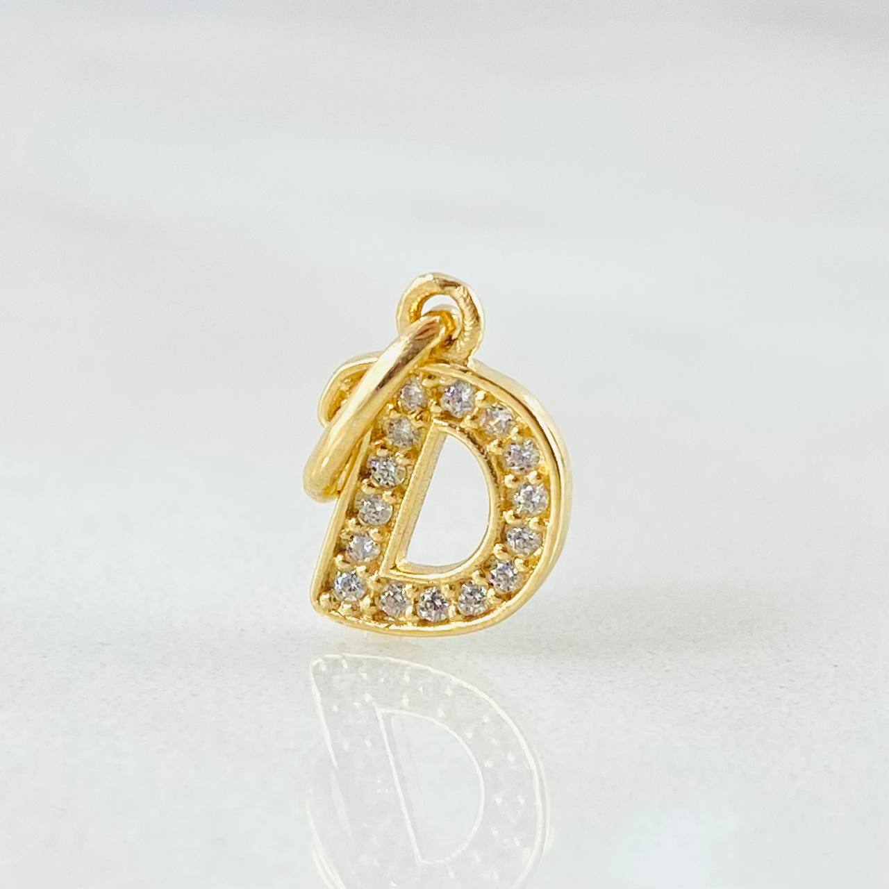 Dije Letra D 0.8gr / 1/2 in / Oro Amarillo 18K