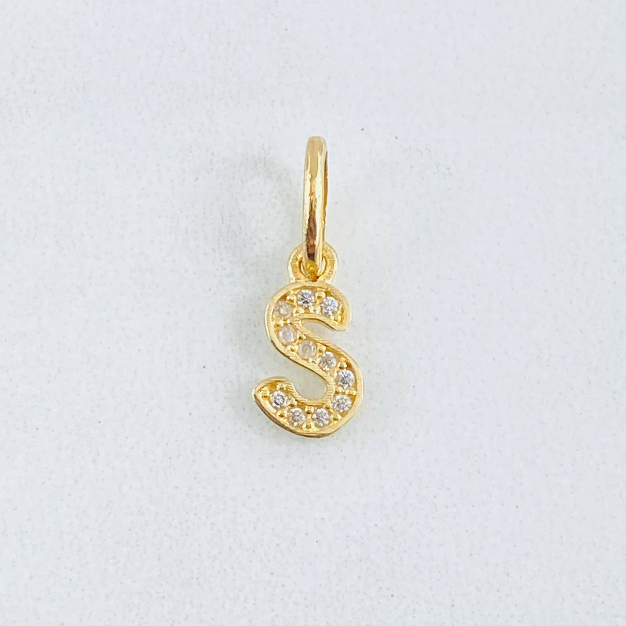 Dije Letra S 0.55gr / 1/2 in / Oro Amarillo 18K