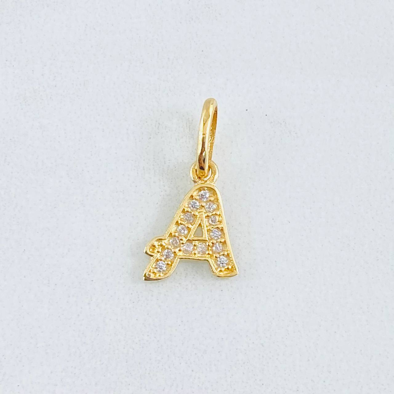 Dije Letra A 0.7gr / 1/2 in / Oro Amarillo 18K
