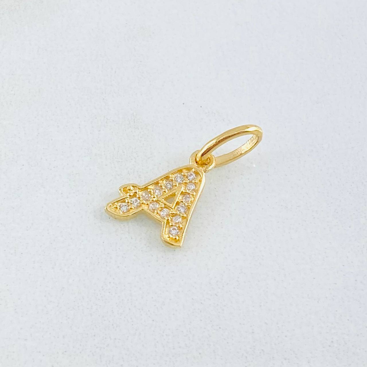 Dije Letra A 0.7gr / 1/2 in / Oro Amarillo 18K