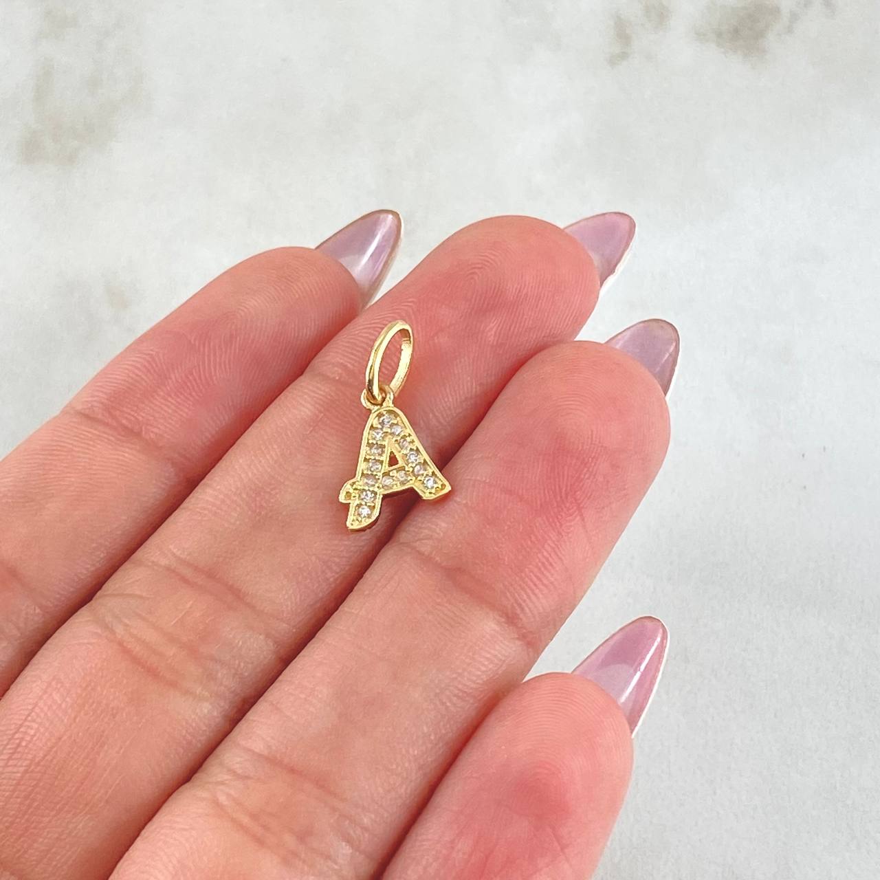 Dije Letra A 0.7gr / 1/2 in / Oro Amarillo 18K