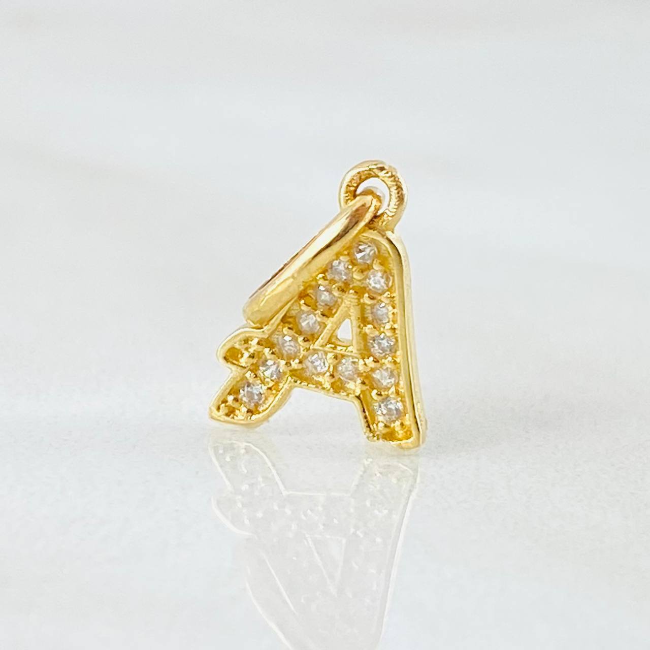 Dije Letra A 0.7gr / 1/2 in / Oro Amarillo 18K
