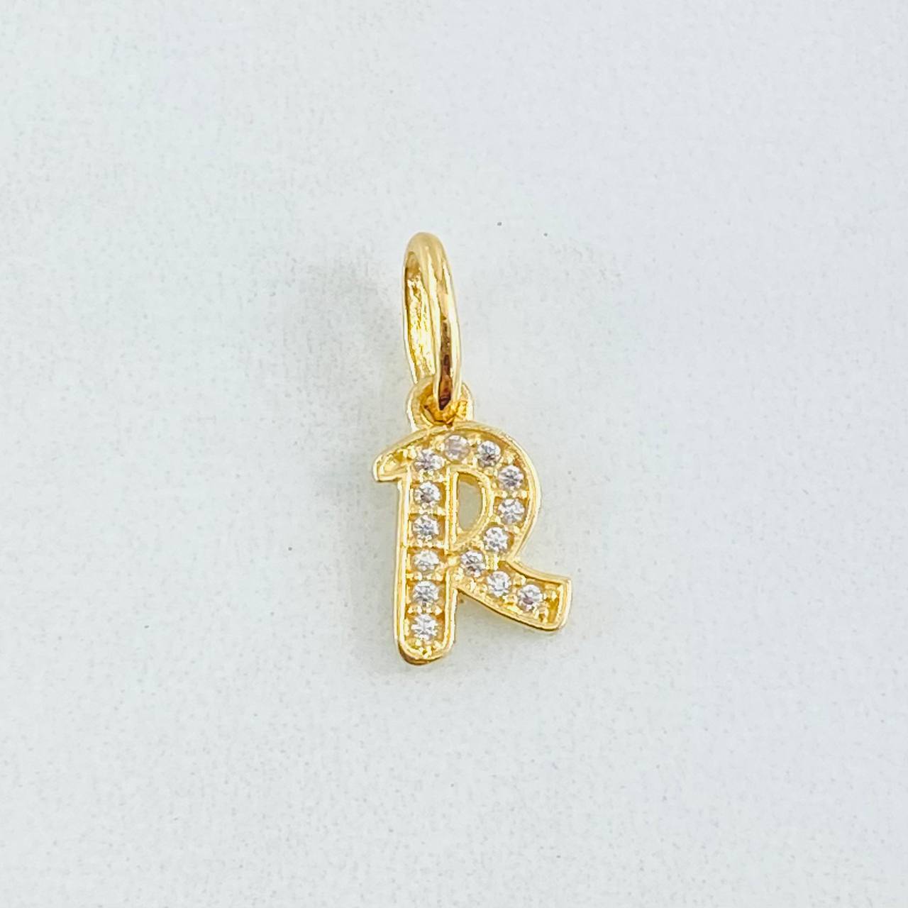 Dije Letra R 0.7gr / 1/2 in / Oro Amarillo 18K
