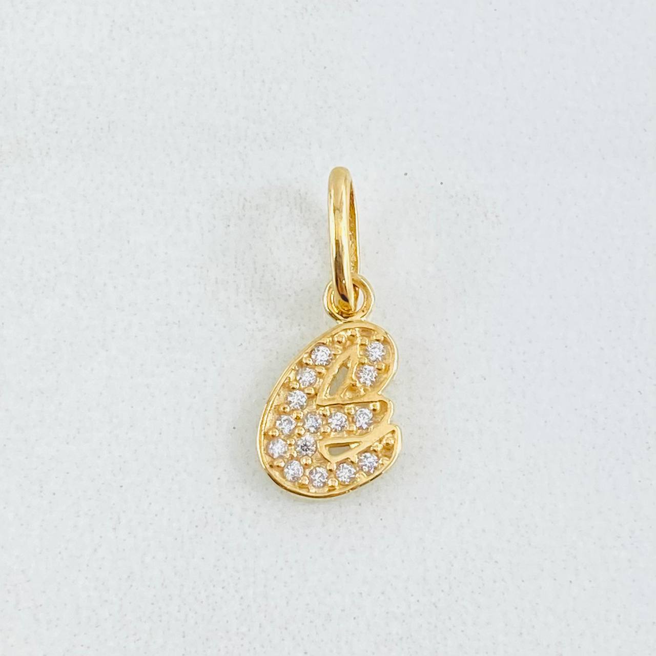 Dije Letra E 0.8gr / 1/2 in / Oro Amarillo 18K