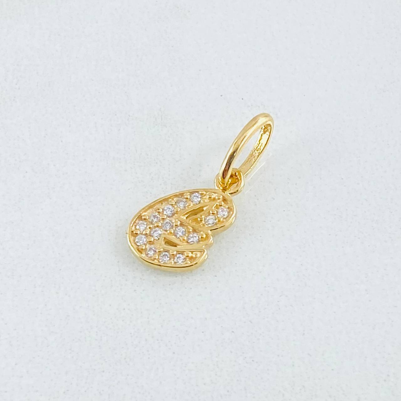 Dije Letra E 0.8gr / 1/2 in / Oro Amarillo 18K
