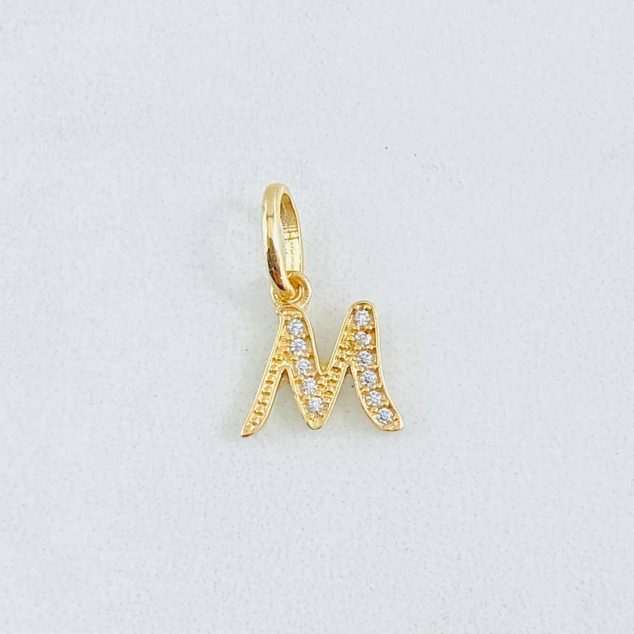 Dije Letra M 0.65gr / 1/2 in / Oro Amarillo 18K