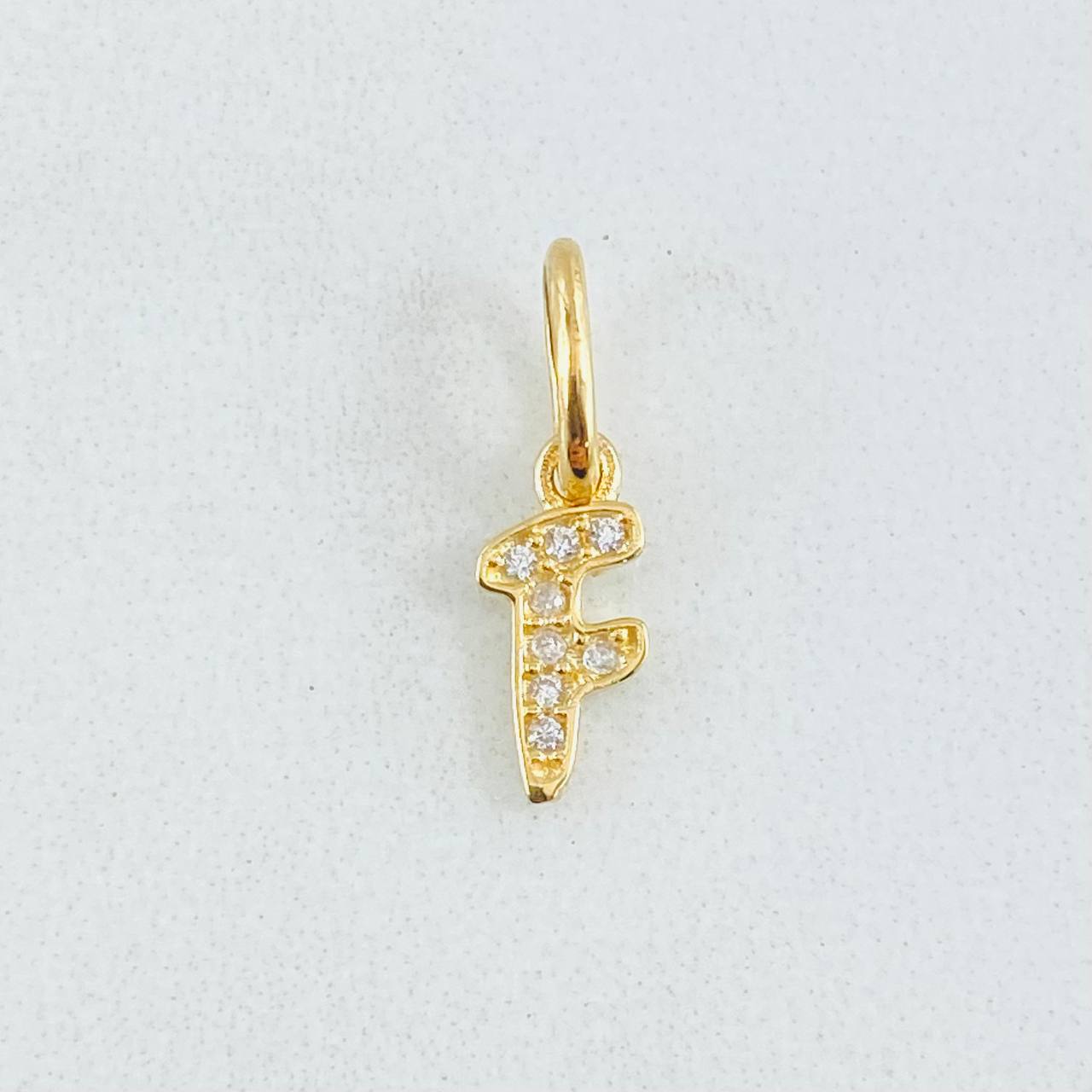 Dije Letra F 0.45gr / 1/2 in / Oro Amarillo 18K