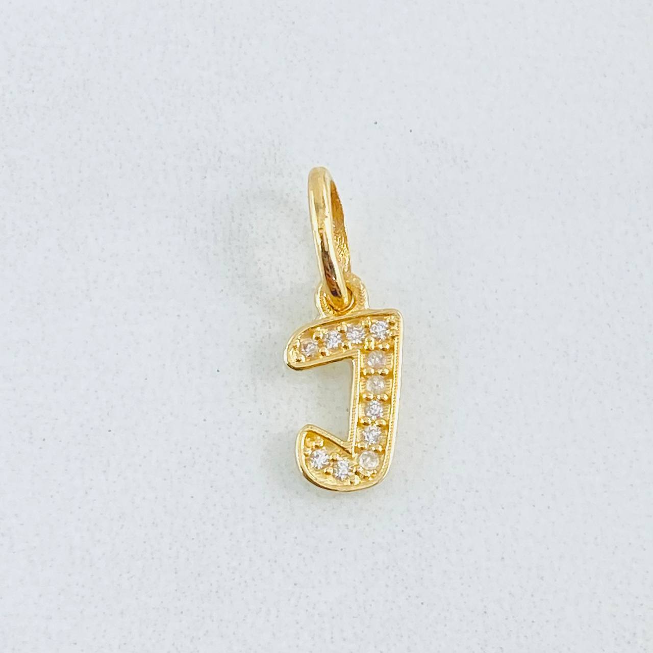 Dije Letra J 0.6gr / 1/2 in / Oro Amarillo 18K