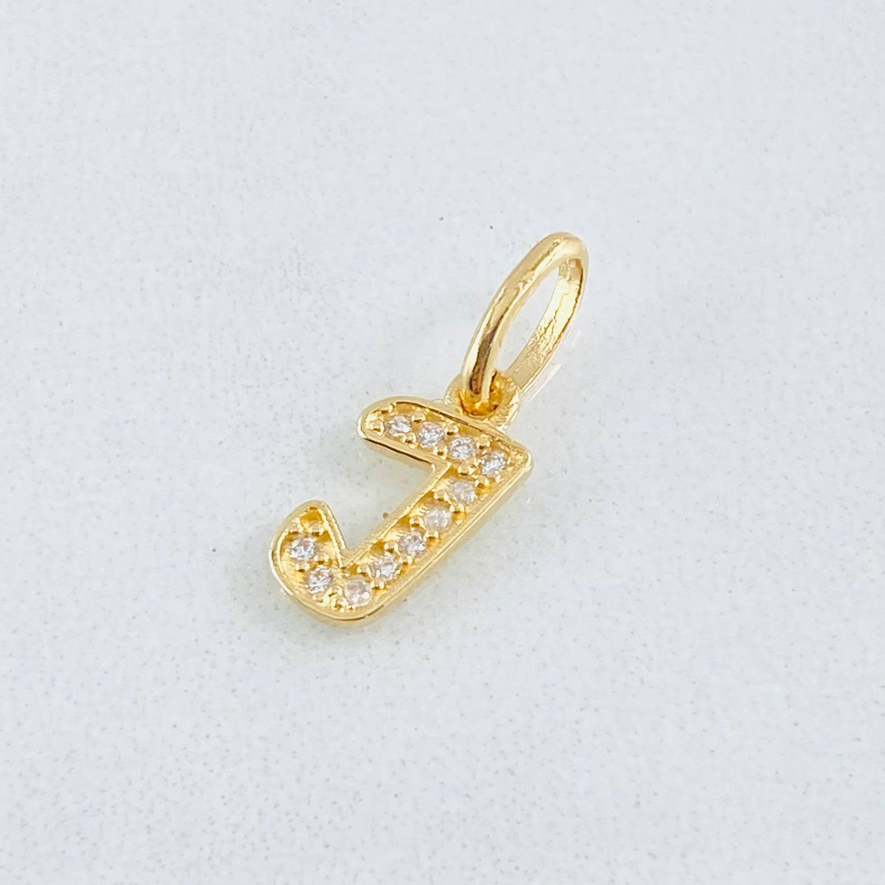 Dije Letra J 0.6gr / 1/2 in / Oro Amarillo 18K