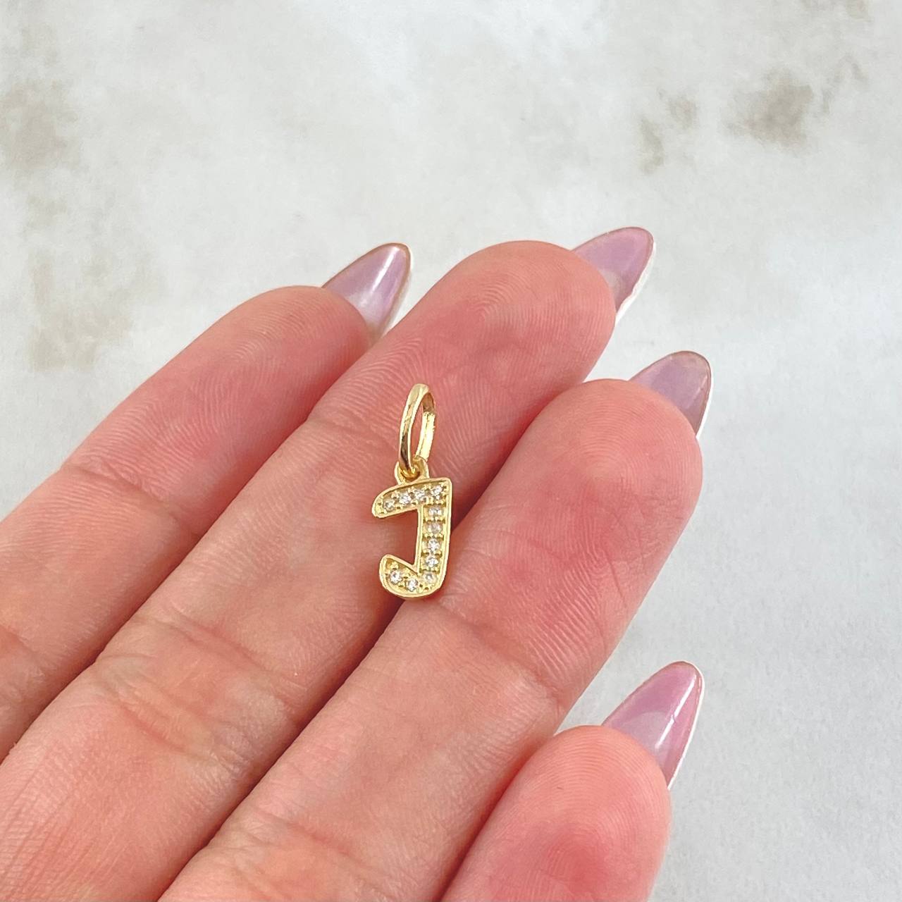 Dije Letra J 0.6gr / 1/2 in / Oro Amarillo 18K