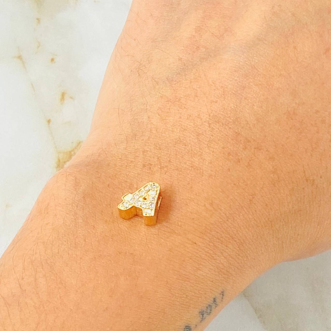 Herraje Letra A 1.25gr / 1/2 in / Oro Amarillo 18K ©