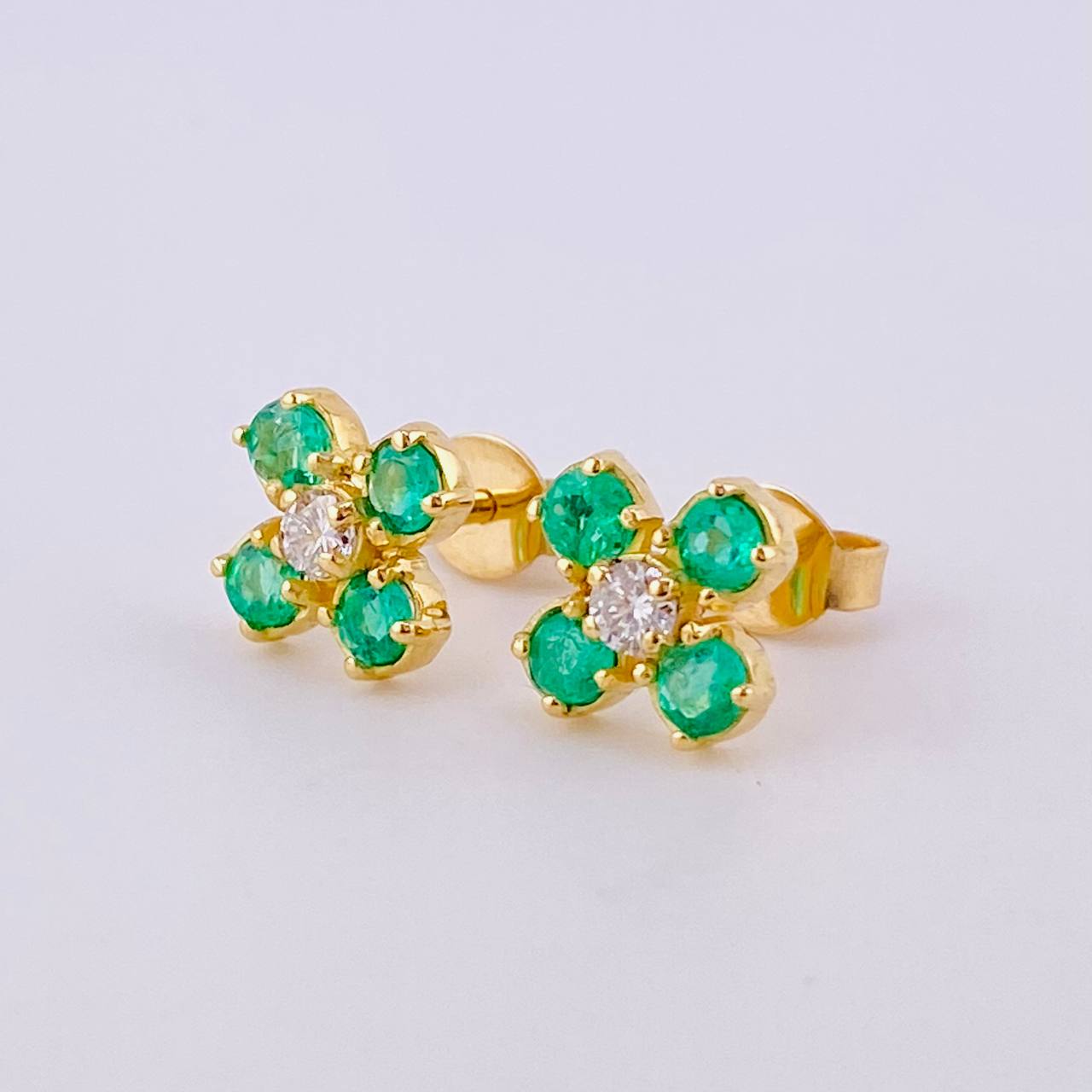 Four-Leaf Clover Stud Earrings Emeralds 40pts Diamond 10pts 1.95gr / 7.6mm Yellow Gold 18K *