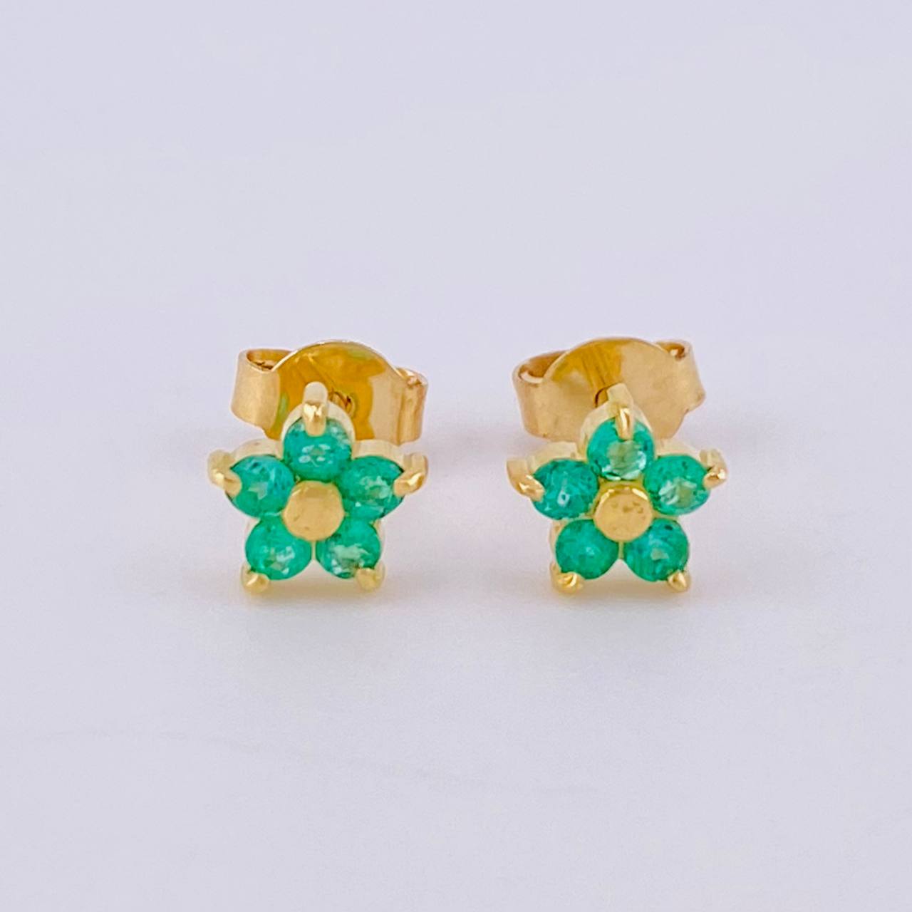 Five-Petal Flower Stud Earrings Emeralds 20pts 1.2gr / 6.2mm Yellow Gold 18K *