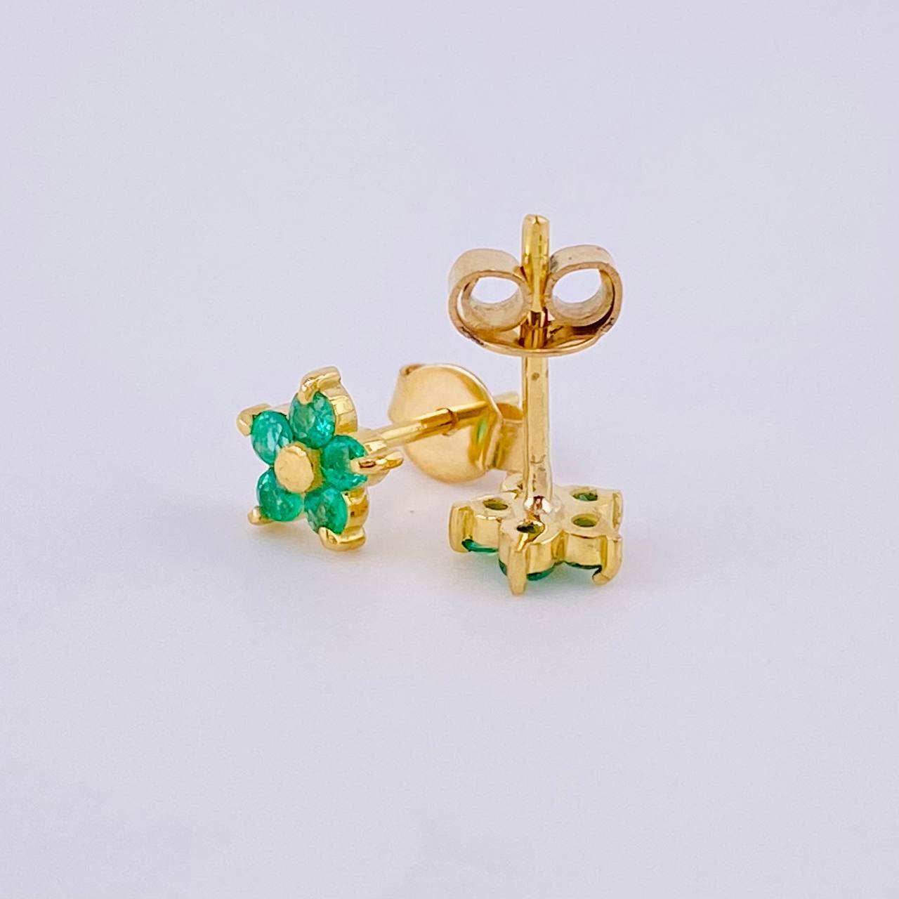Five-Petal Flower Stud Earrings Emeralds 20pts 1.2gr / 6.2mm Yellow Gold 18K *