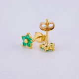 Stud Earrings Flower 5 Petals Emeralds 15Pts 1.15 g / in / 5.45 mm Yellow Gold 18K