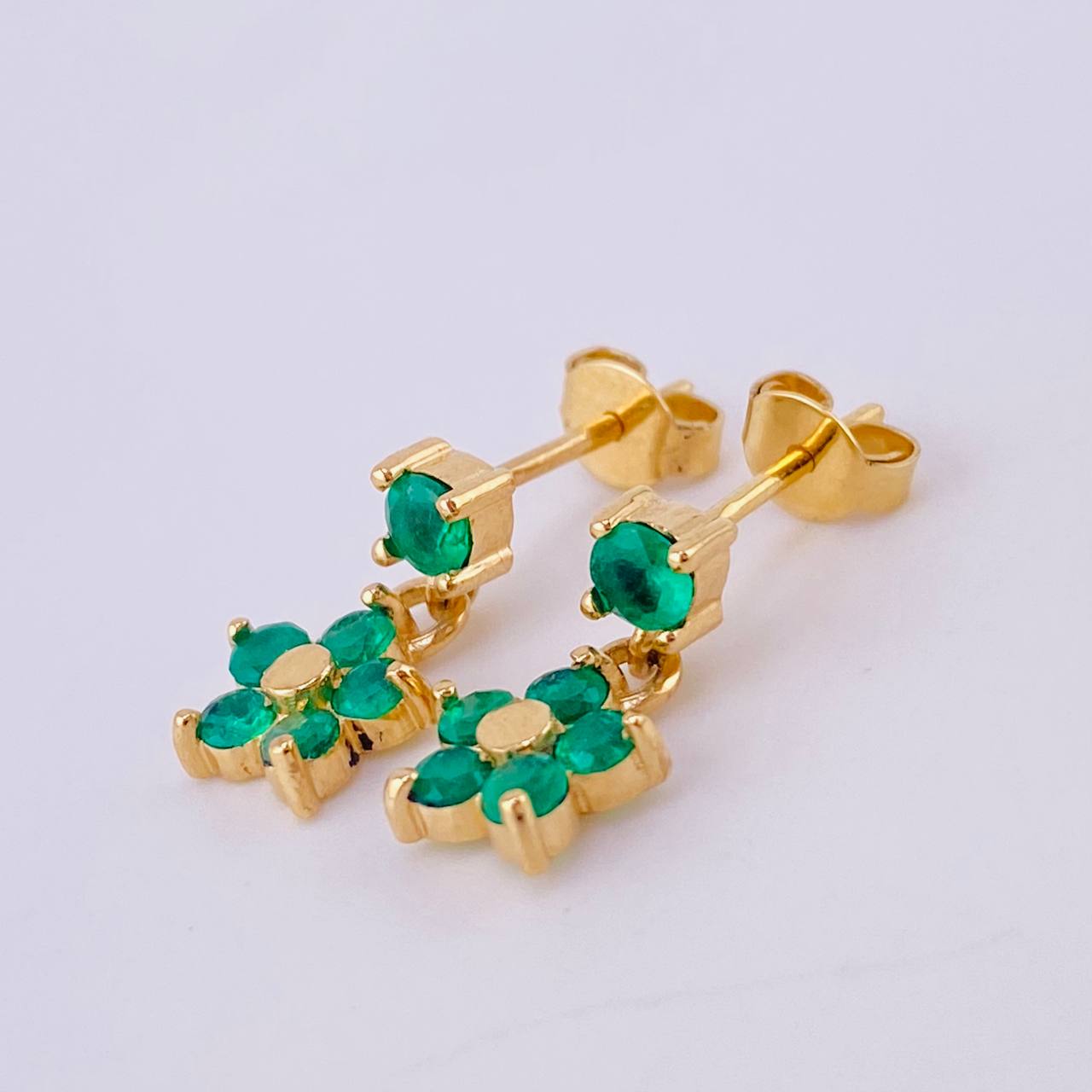 Hanging Flower Stud Earrings Emeralds 60pts 2.55gr / 1/2 in / Yellow Gold 18K *