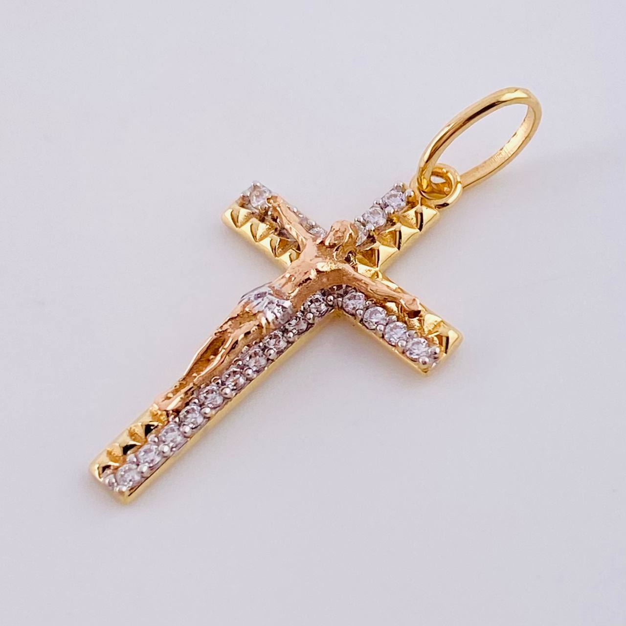 Dije Cruz Diamantado Lateral 1.9gr / 1 1/4 in / Oro Amarillo 18K