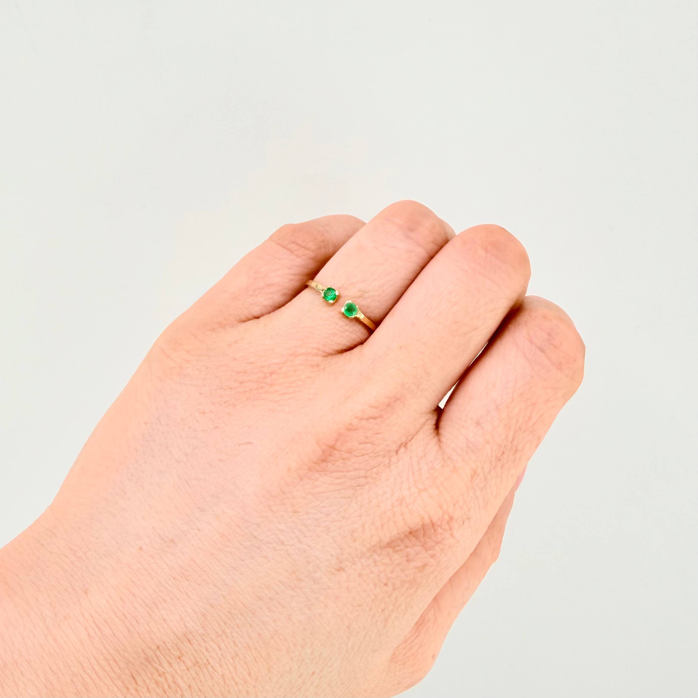 Emerald Ring 18pts 1.1gr / T5 3/4 / 18K Yellow Gold ©