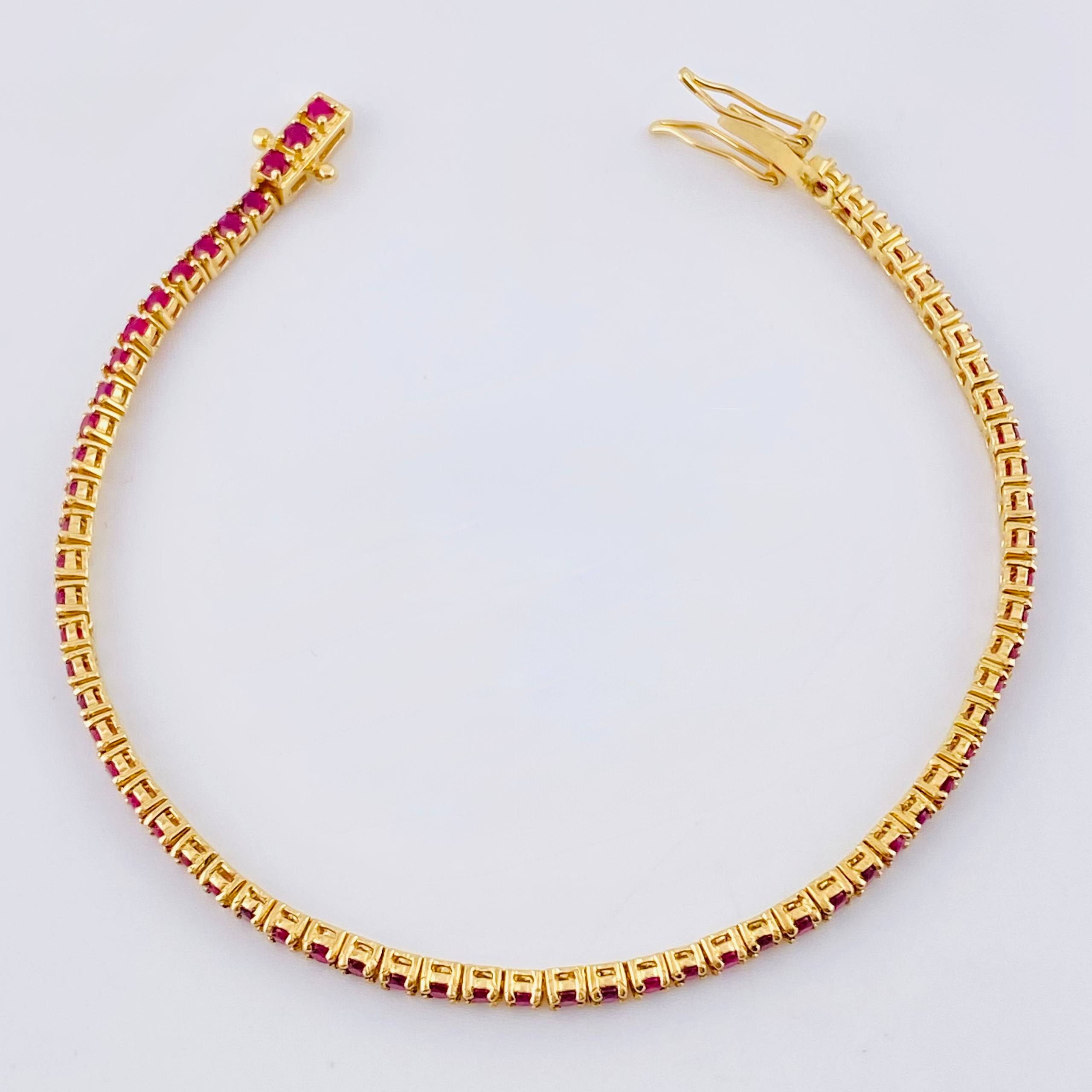 Tennis Bracelet Rubies 2.82 Qts 7.4gr / 7 in / 2.5mm 18K Yellow Gold ©