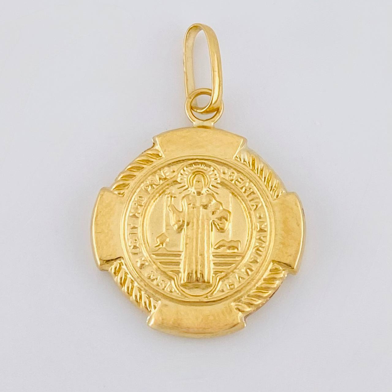 Dije San Benito 2 g / 1 1/4 in Oro Amarillo 18K
