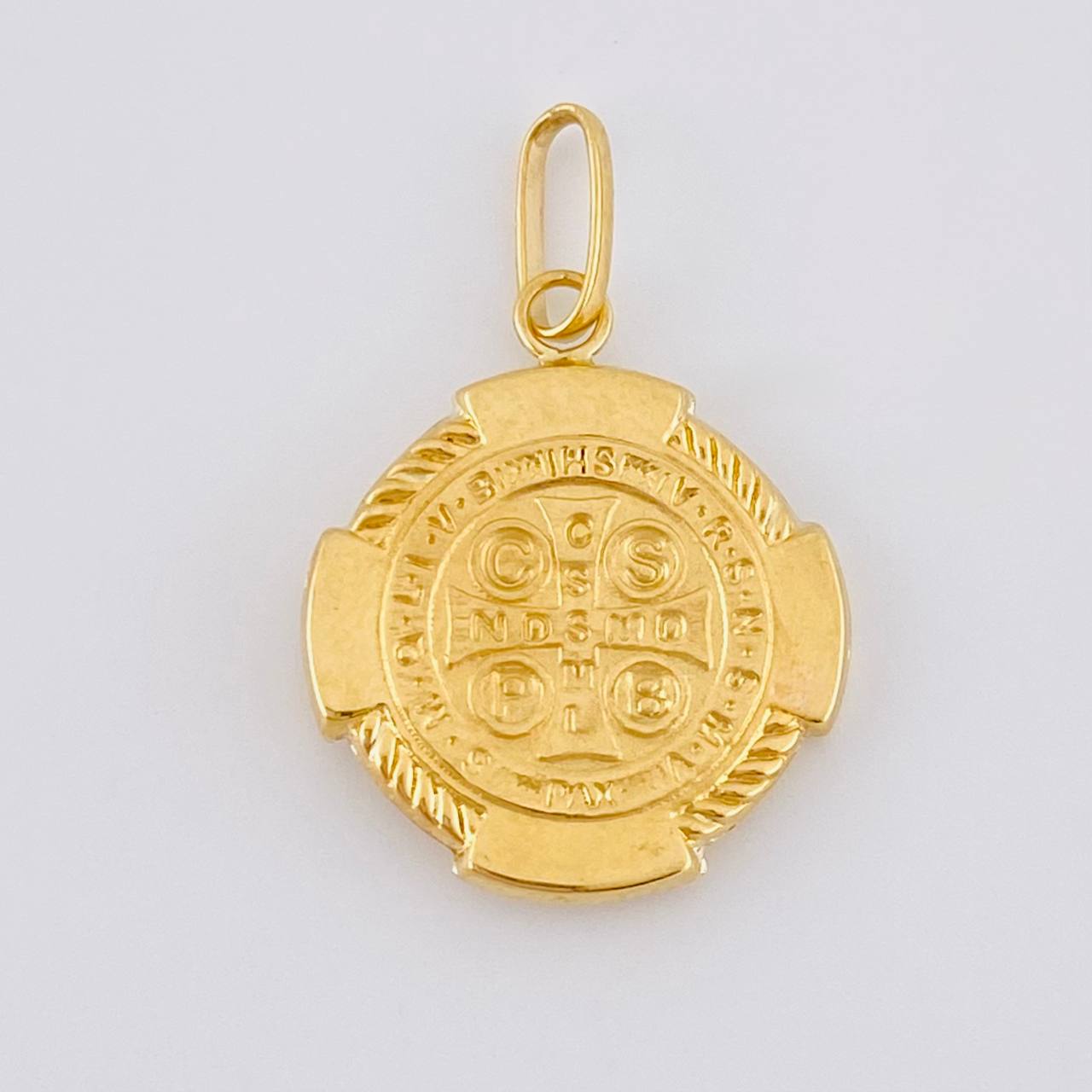 Dije San Benito 1.9 g / 1 1/4 in Oro Amarillo 18K