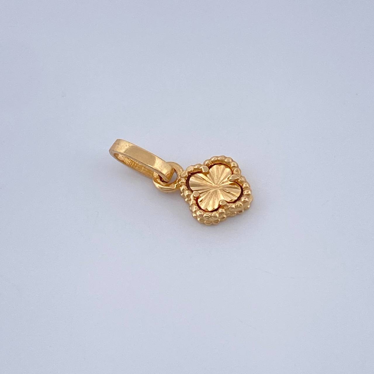 Clover Pendant 0.45gr / 1/2 in / 18K Gold