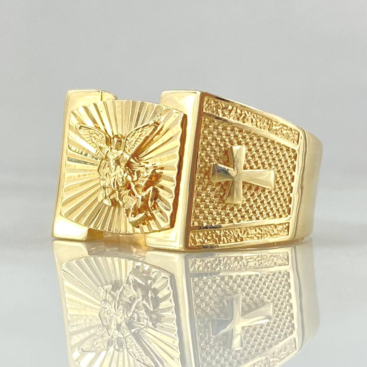 San Miguel Ring Textured Crosses 6.9gr / Size 10 3/4 / 18K Gold