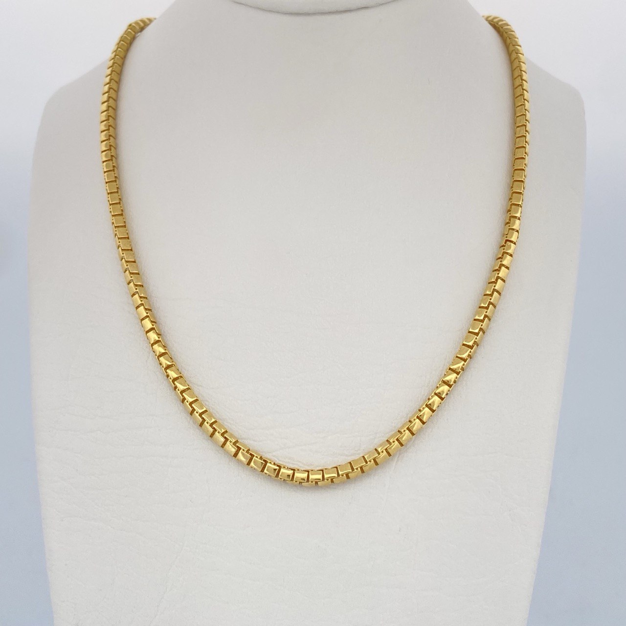 Venetian Type Infinity Chain 15.85gr / 24.4in / +3 18K Gold $