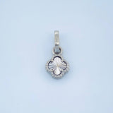 Dije Trebol 0.45gr / 1/2 in / Oro Blanco 18K &