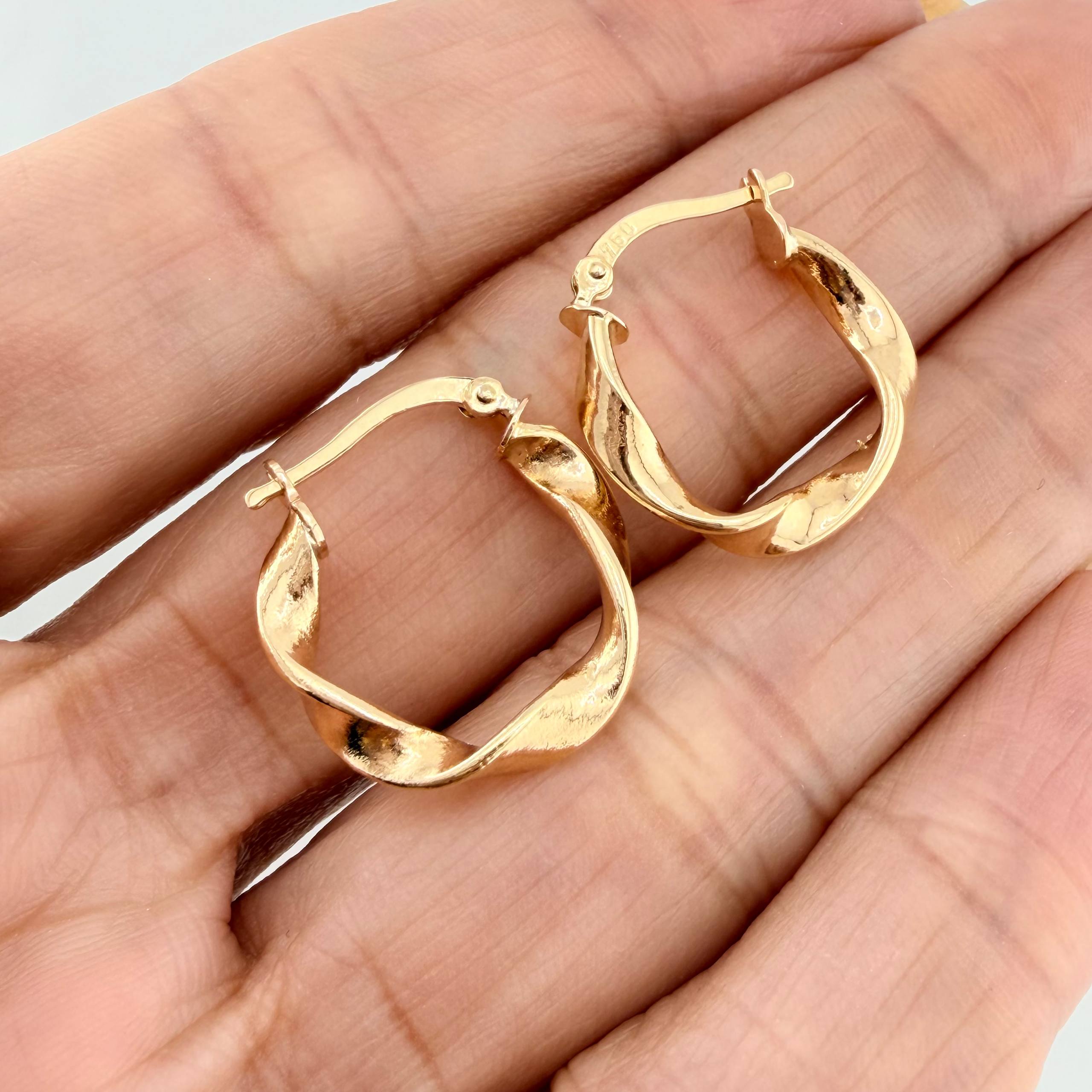 Candongas Remi 1.9 g / 3/4 in Oro Amarillo 18K