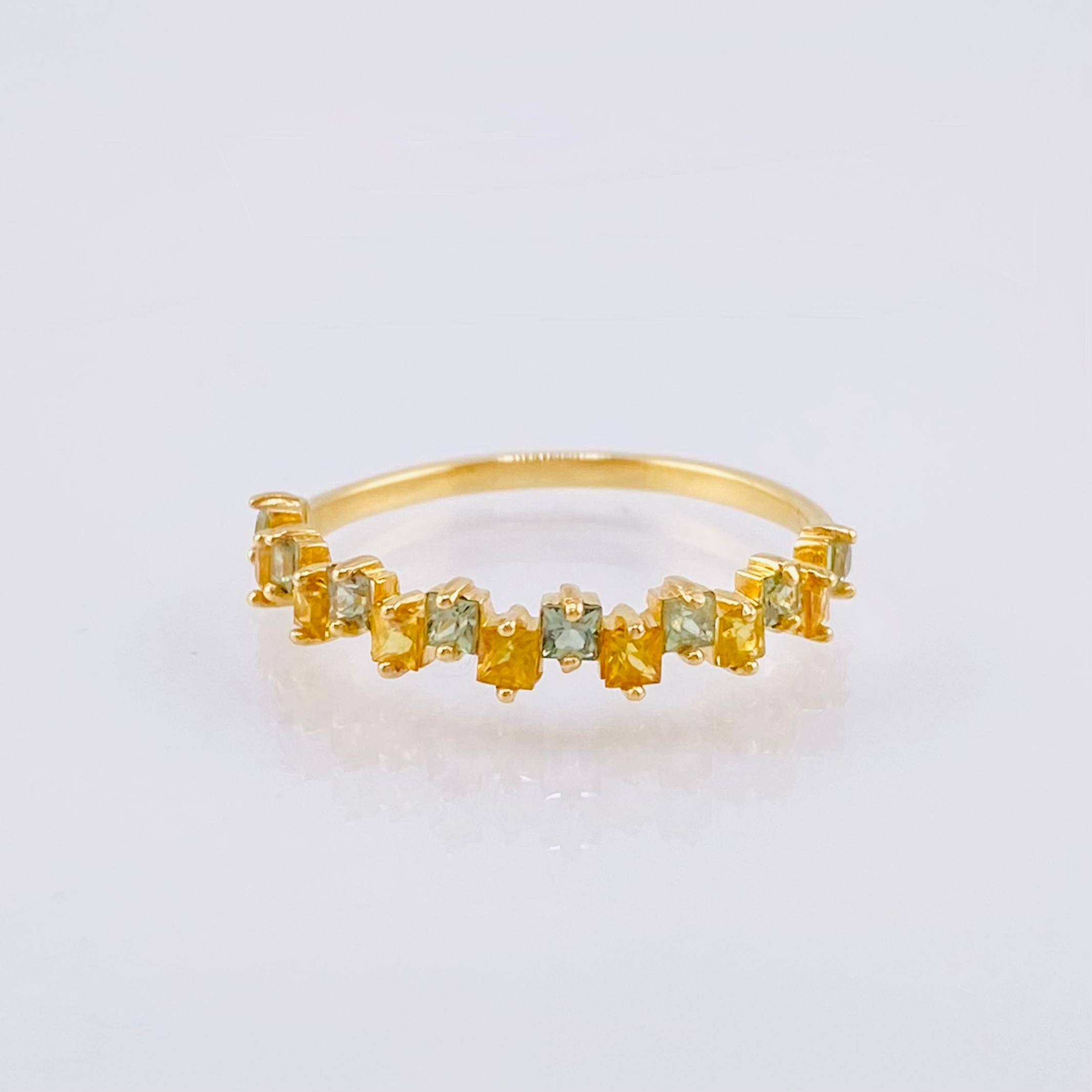 Anillo Zafiros Verdes Amarillos 90pts 1.75gr / T7 1/2 / Oro Amarillo 18K ©