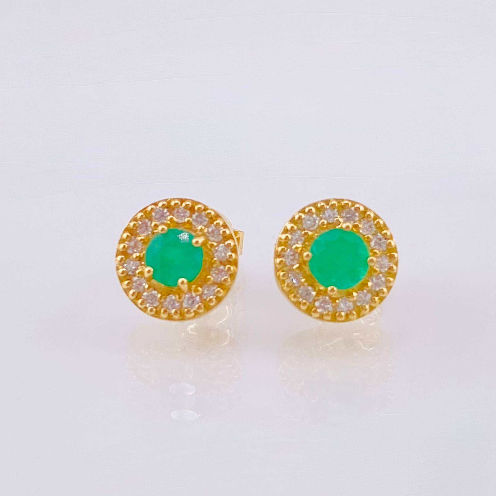 Circular Set Stud Earrings + Pendant Diamonds 37pts Emeralds 84pts 4.2gr / 1/2 in / 8mm 18K Yellow Gold ©