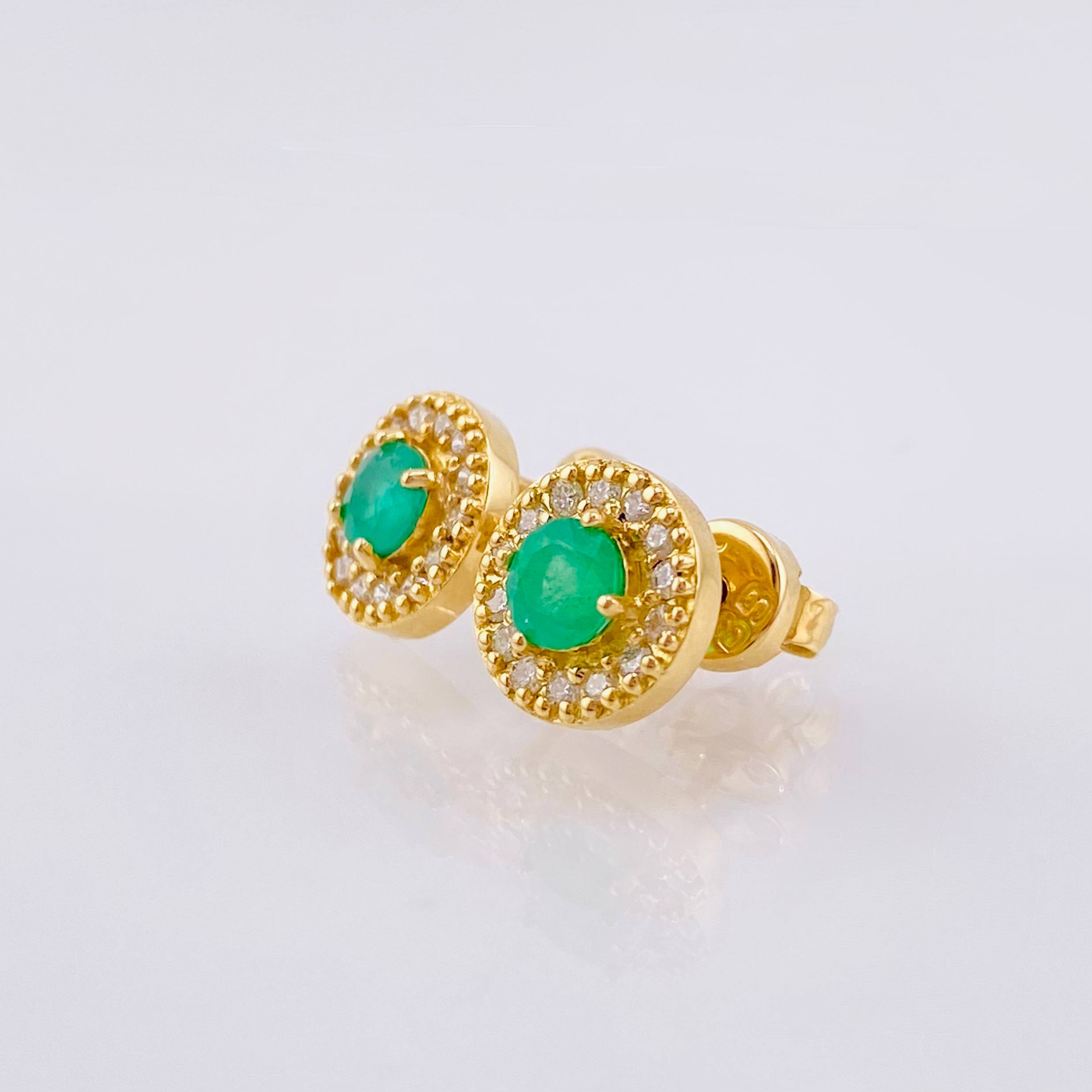 Circular Set Stud Earrings + Pendant Diamonds 37pts Emeralds 84pts 4.2gr / 1/2 in / 8mm 18K Yellow Gold ©