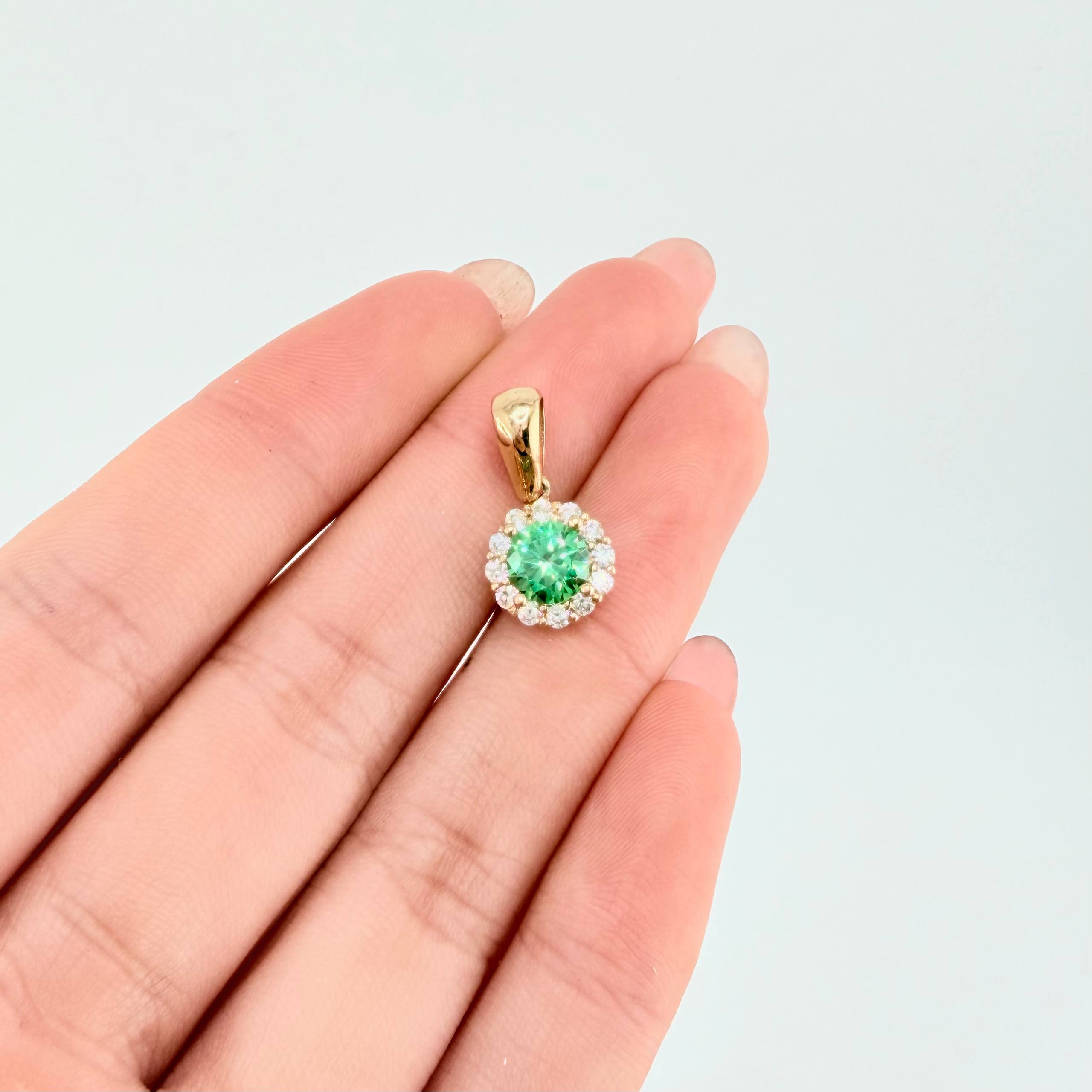 Dense Circular Pendant 0.85gr / 1/2 in / Yellow Gold 18K *