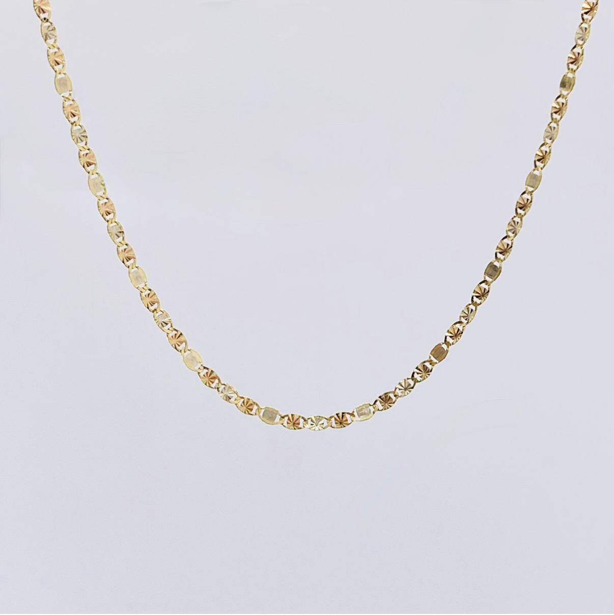 Cadena Escalera Plana Diamantada 2.3 g / 17 3/4 in / 2.2 mm Tres Oros 18K