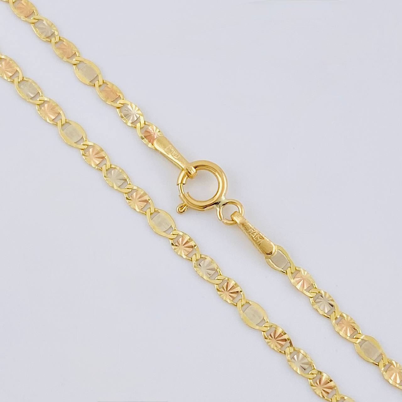 Cadena Escalera Plana Diamantada 2.3 g / 17 3/4 in / 2.2 mm Tres Oros 18K