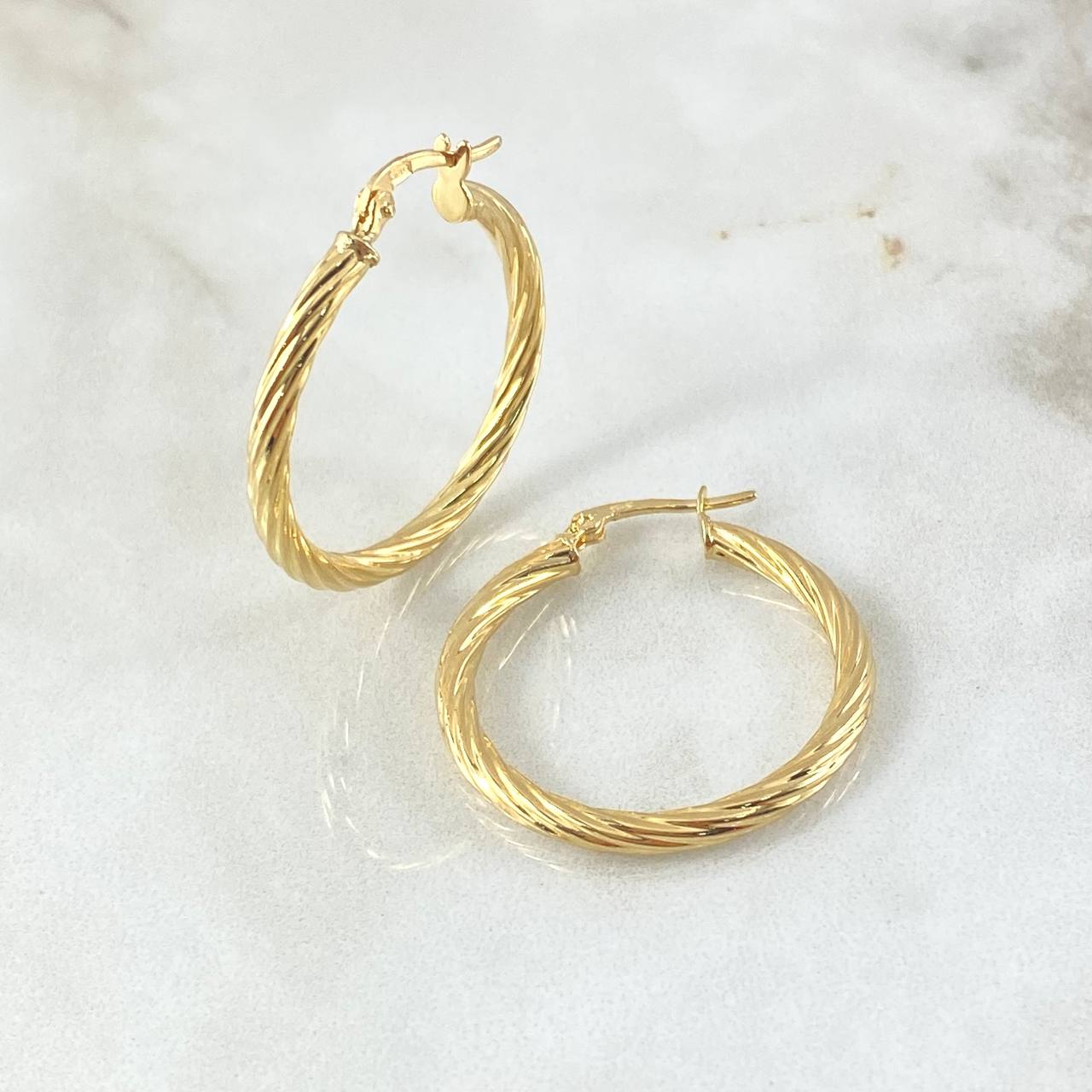 Lore Hoop Earrings 2.3gr / 1.2in / 18K Gold +0$