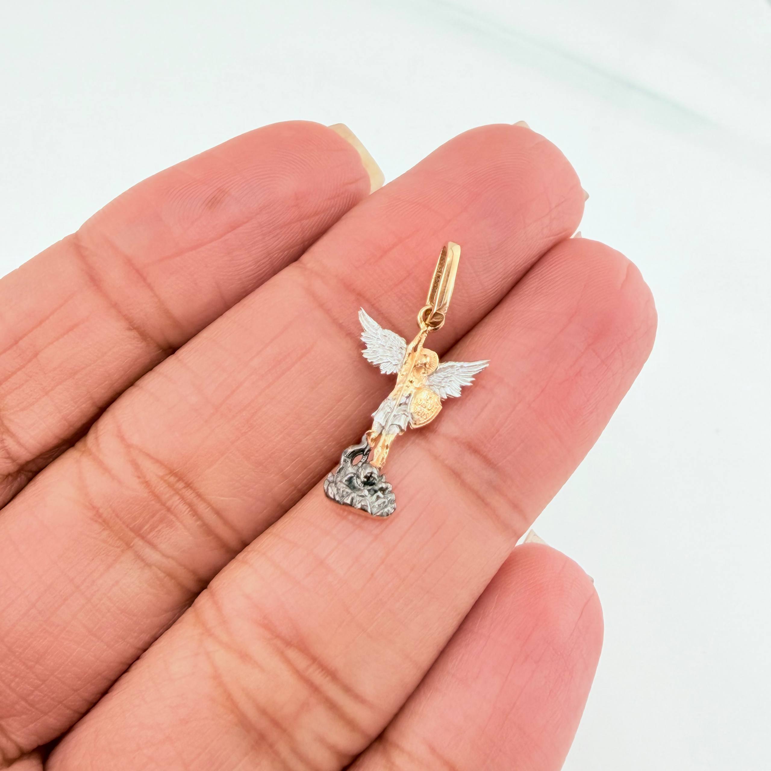 Dije San Miguel Arcangel 1 g / 1 in Tres Oros 18K