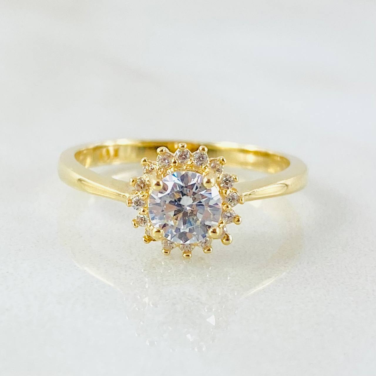 Halo Flower Ring 2.6gr / T6 1/2 / 18K Yellow Gold