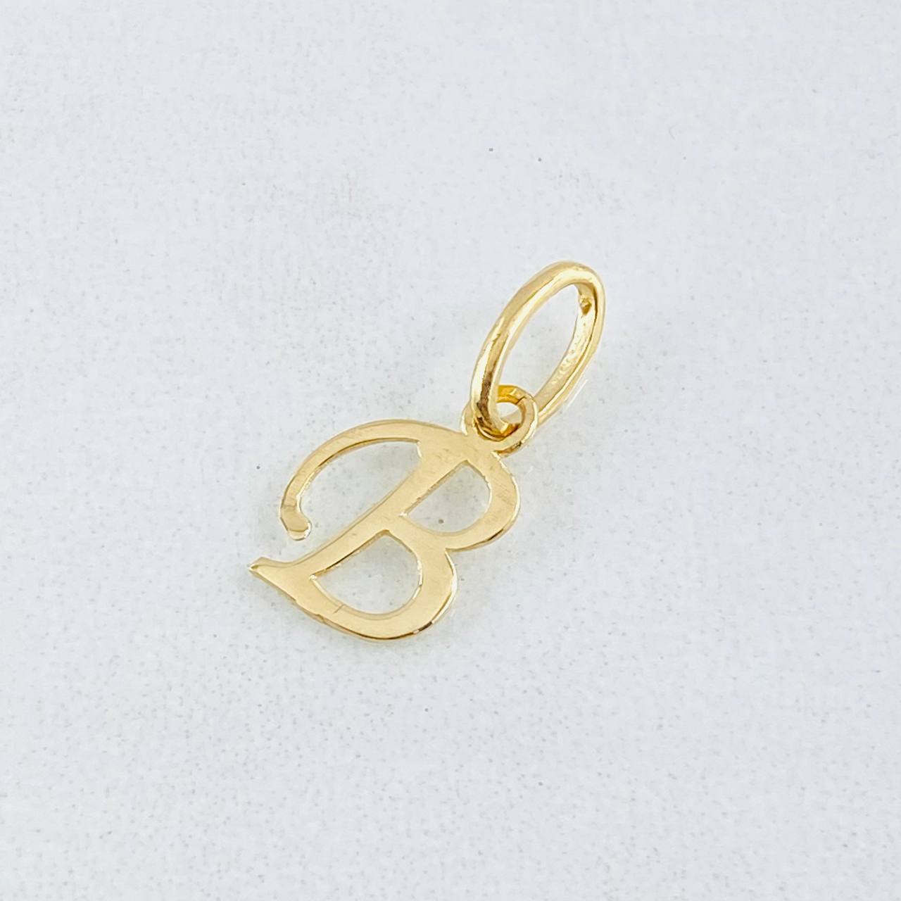 Pendant Letter B 0.4gr / 3/4 in / 18K Gold