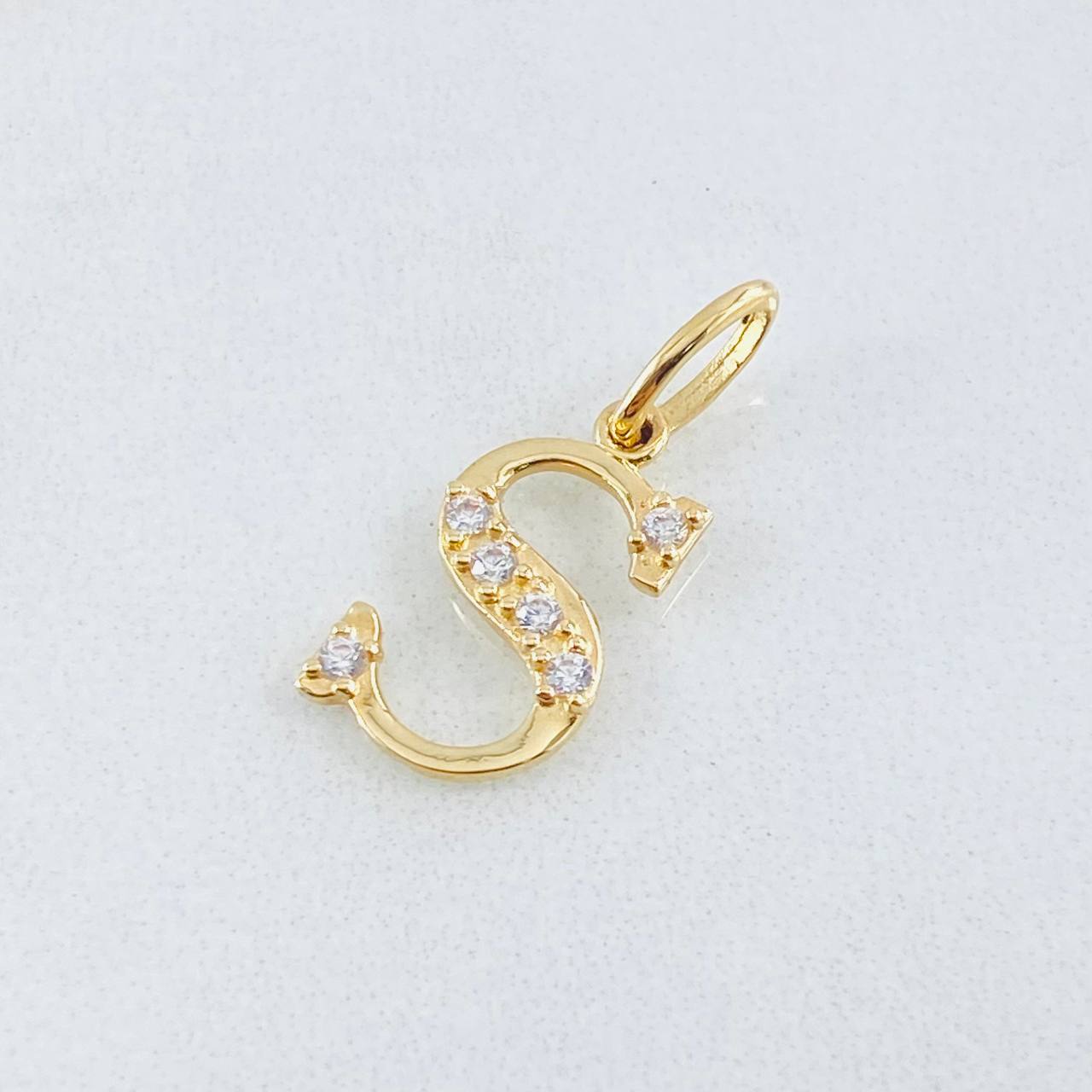 Pendant Letter S 0.8gr / 0.8in / 18K Gold