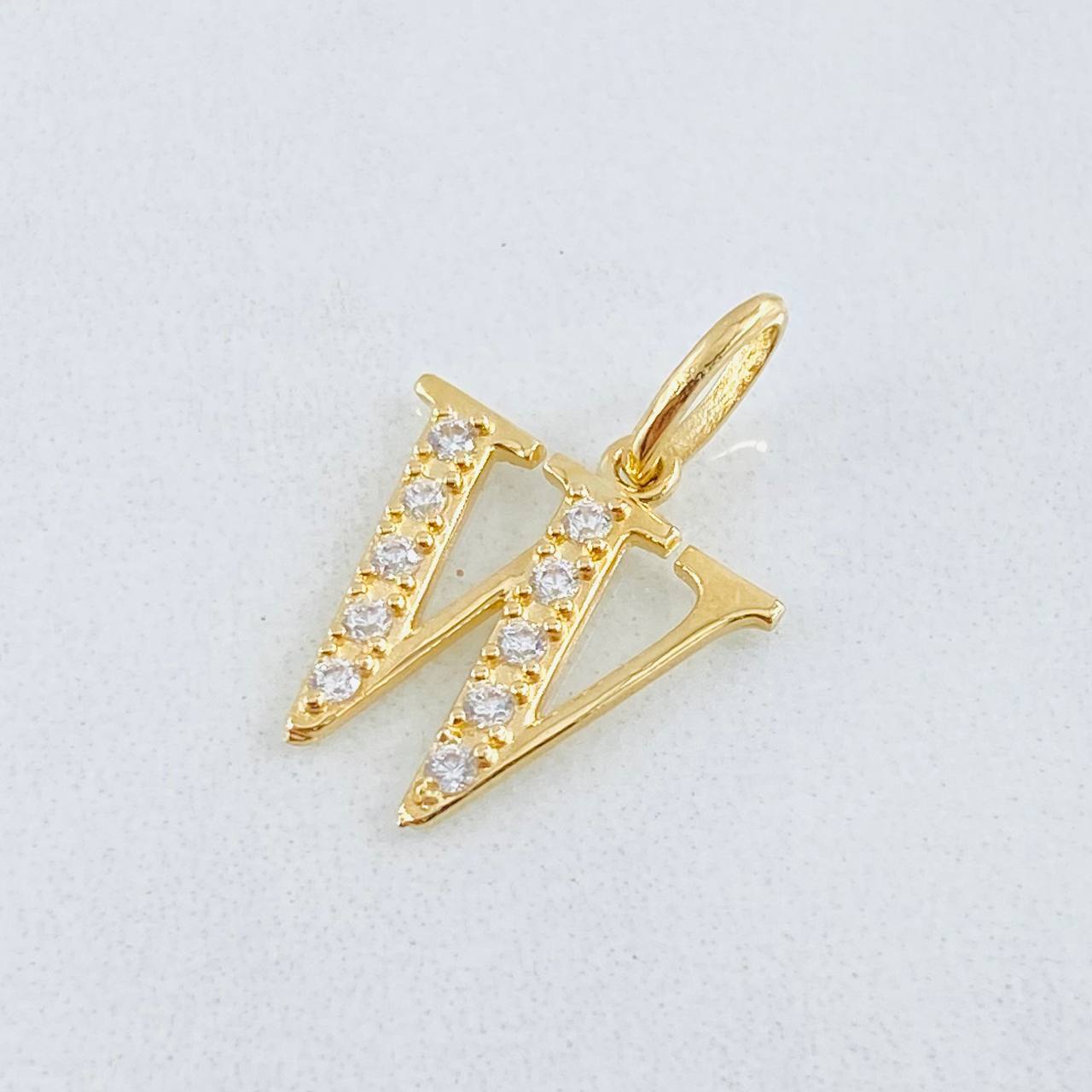 Dije Letra W 1gr / 3/4 in / Oro Amarillo 18K