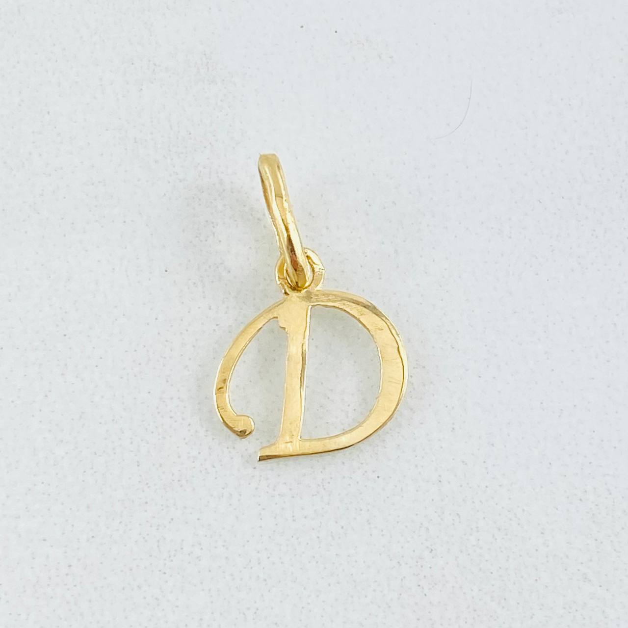 Dije Letra D 0.4gr / 3/4 in / Oro Amarillo 18K