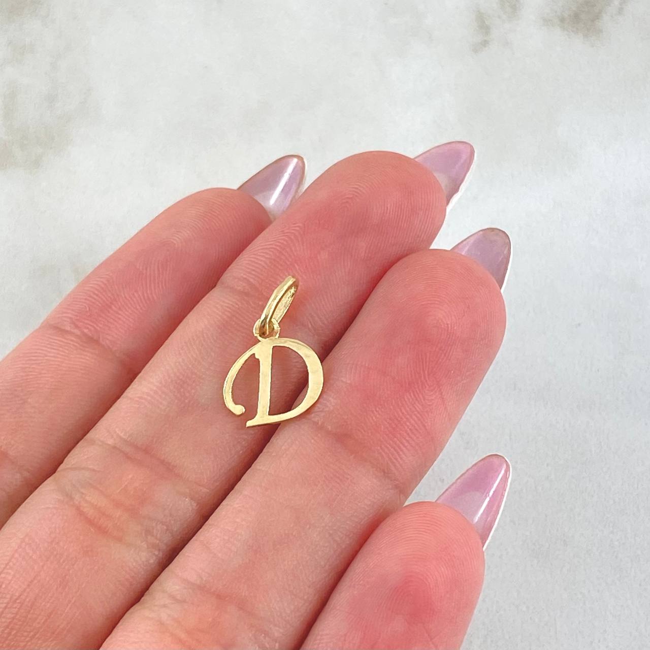 Dije Letra D 0.4gr / 3/4 in / Oro Amarillo 18K