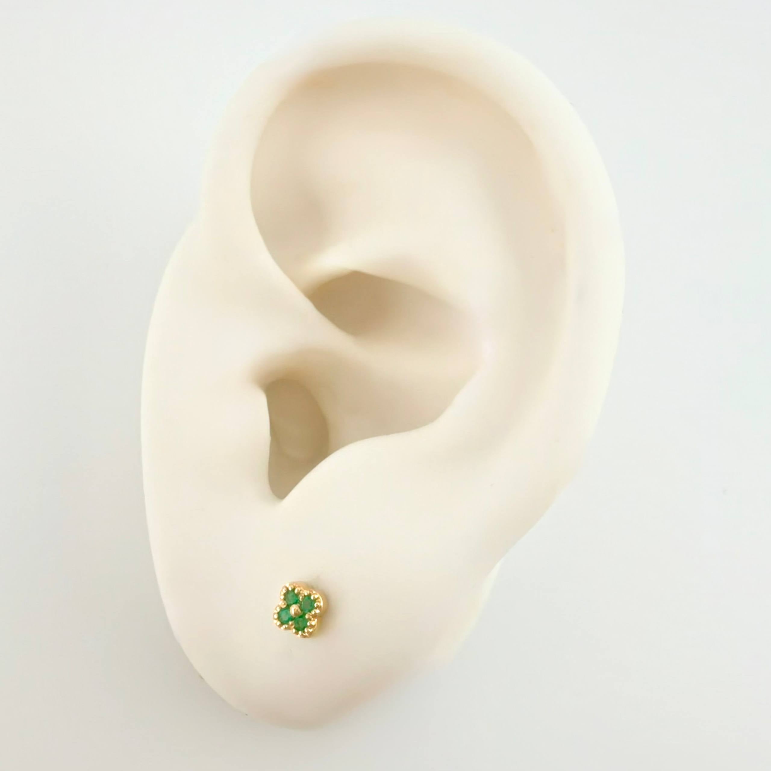 Topos Trebol Esmeraldas 6pts 0.8gr / 3.6mm Oro Amarillo 18K