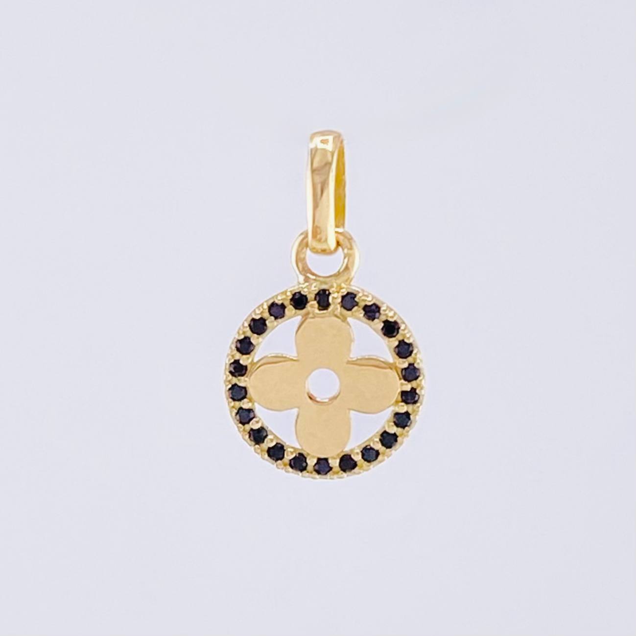 Clover Hoop Pendant 1.25gr / 3/4 in / 18K Yellow Gold ©