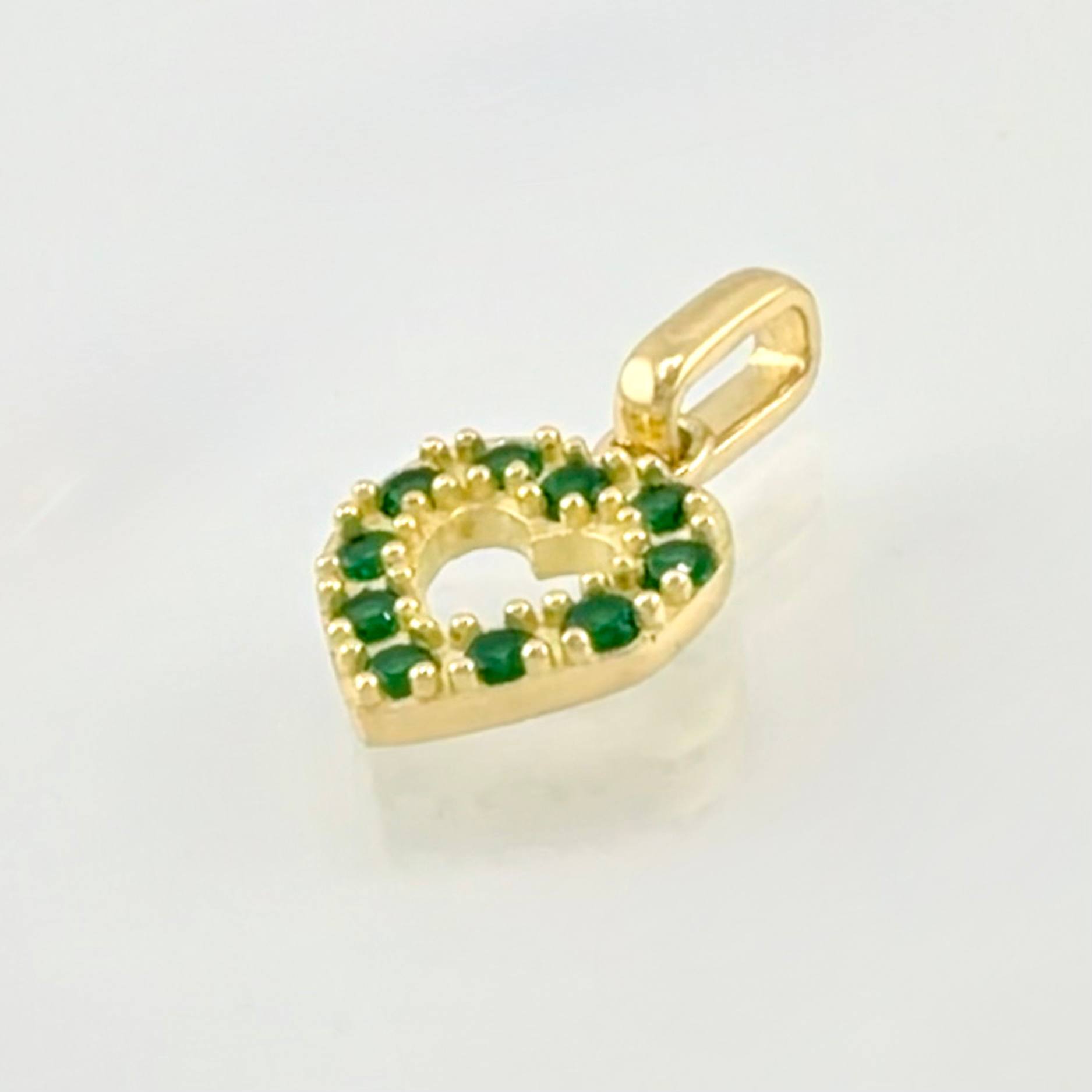 Heart Silhouette Pendant 1.6gr / 3/4 in / 18K Yellow Gold ©