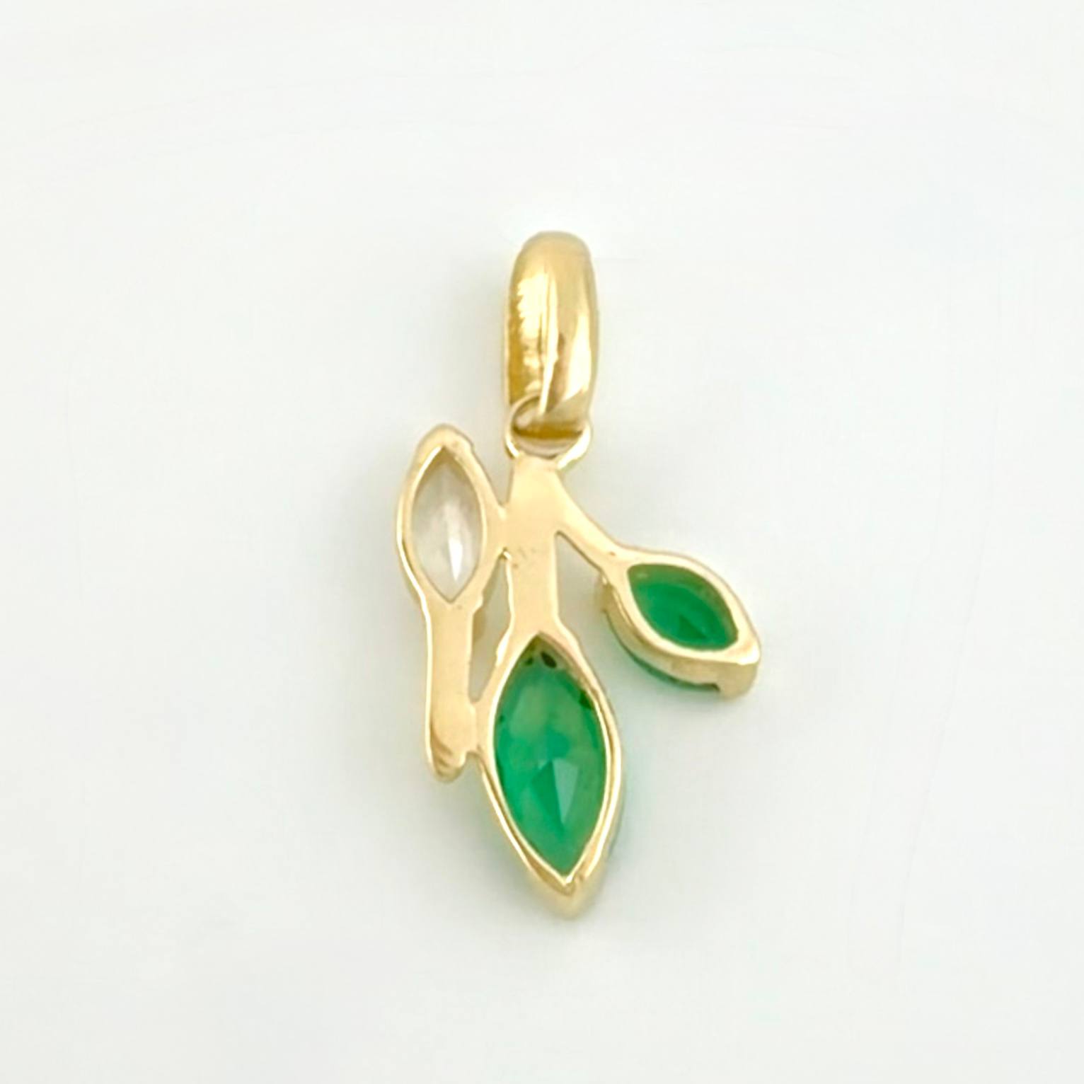 Dije Muerdago 3 Hojas 1.05gr / 3/4 in / Oro Amarillo 18K ©