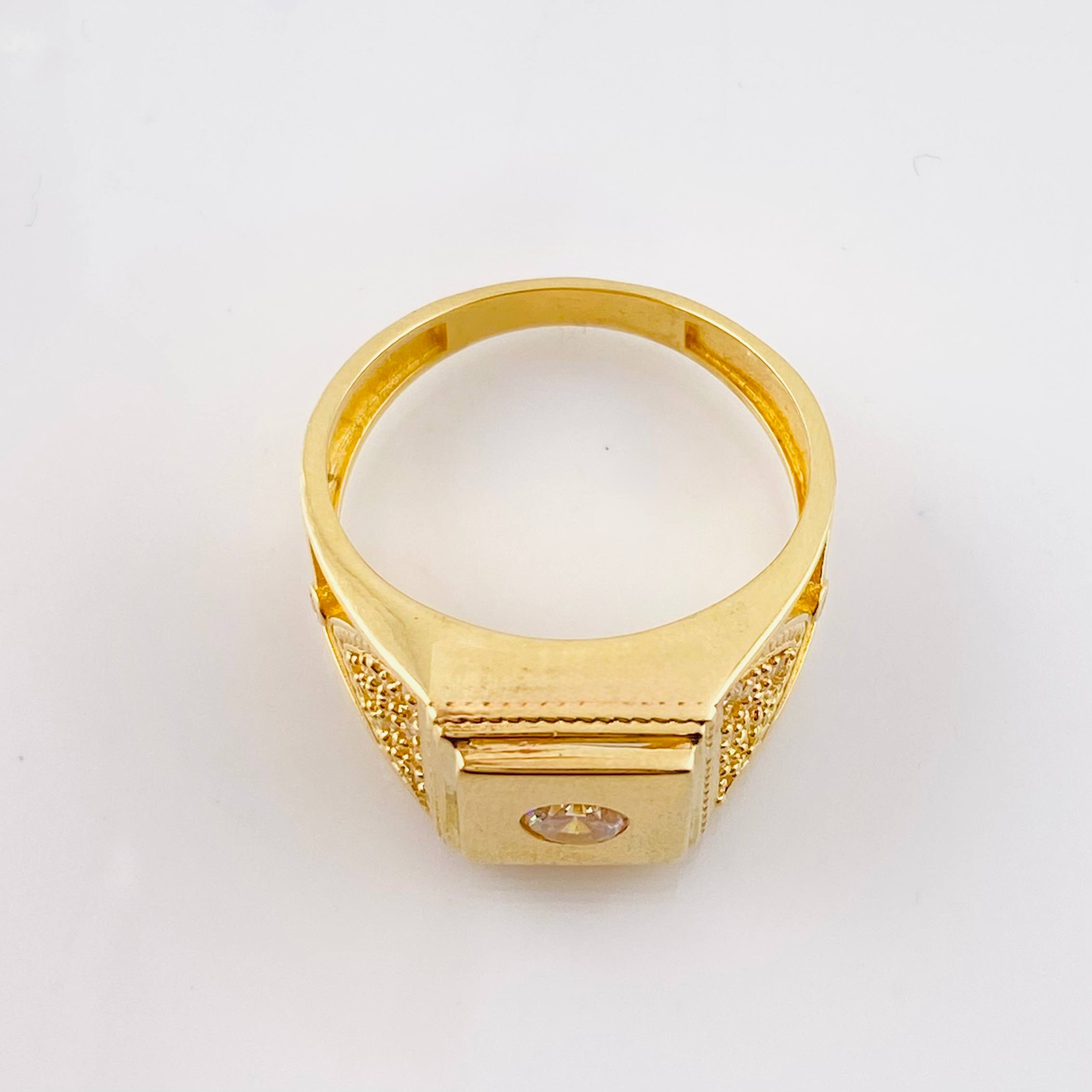 Textured Half Rhombus Ring 6.75gr / T10 / 18K Yellow Gold ©